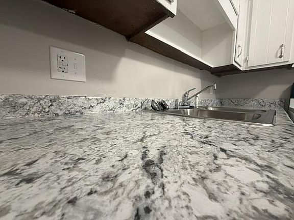 5th image of 35 Oak St APT C9
