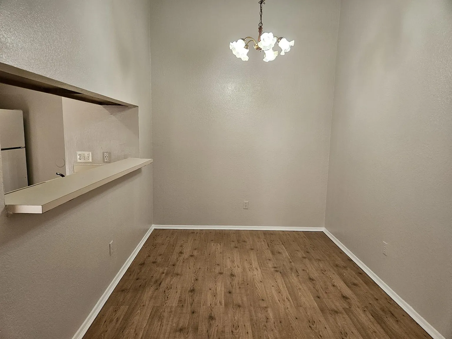 2 bed, 2.0 bath, 889 sqft, $1,350 — Photo 2