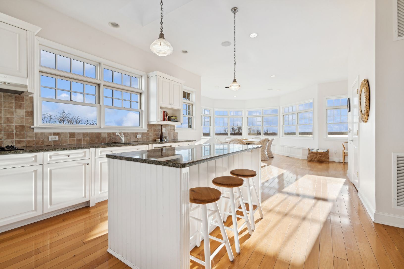  Open Kitchen