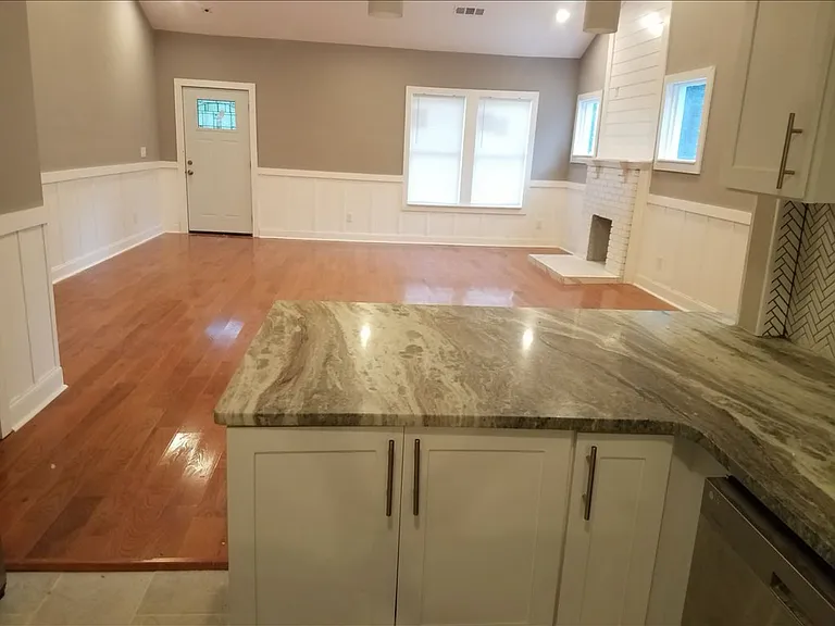 1163 Oakland Dr SW — Photo 5