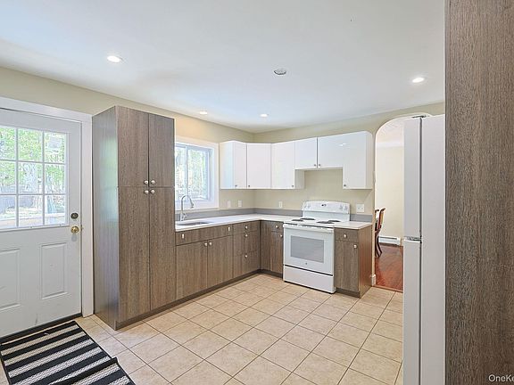 3rd image of 30 Rock Ridge Avenue