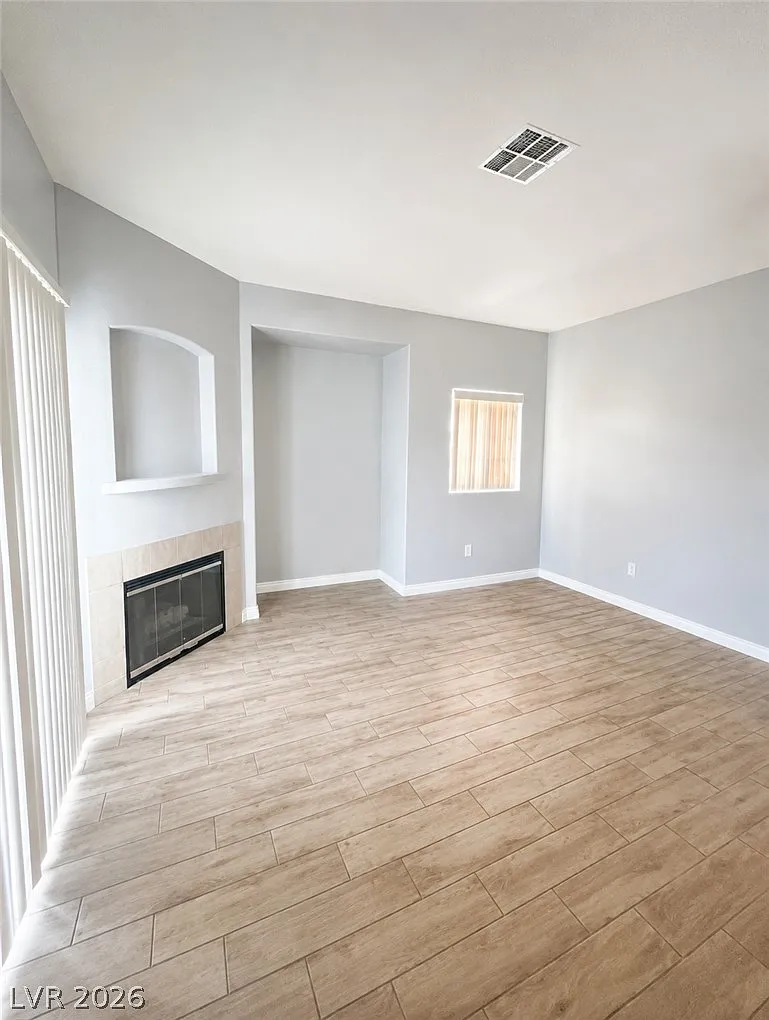 3 bed, 2.0 bath, 1159 sqft, $1,280 — Photo 2