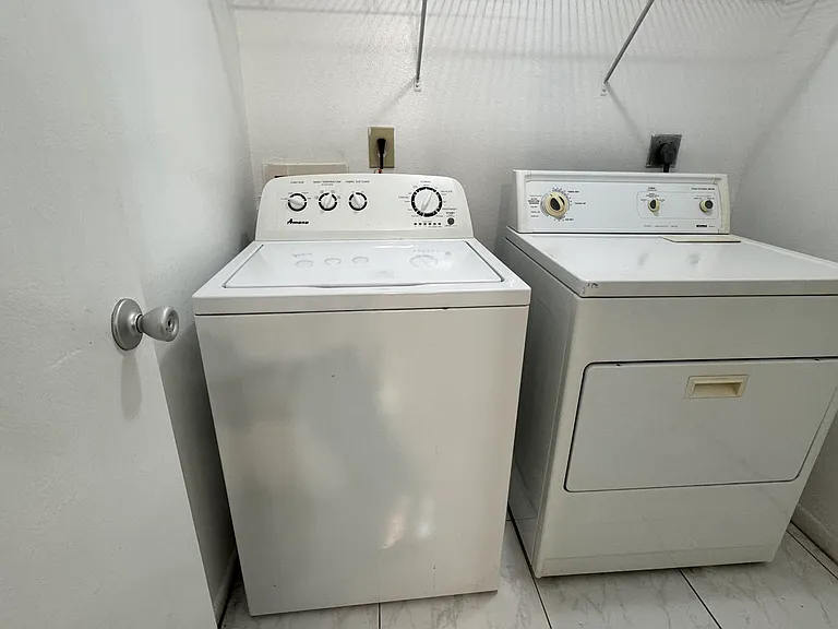 3091 Saint Clair Ave #B — Photo 12