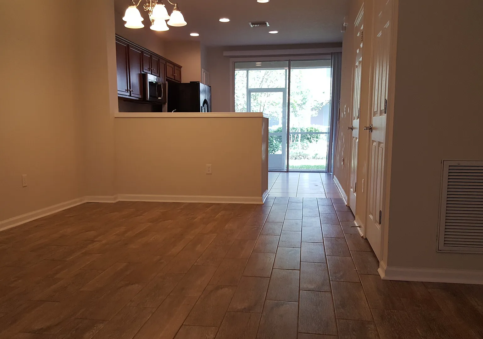 2 Bedroom Rental — Photo 1
