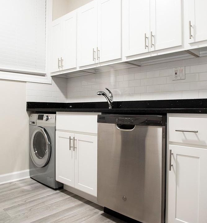 1st image of 646-48 W Roscoe St #648-SG0
