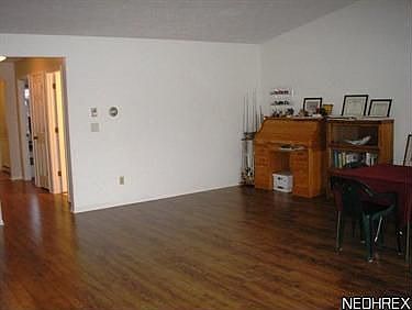 4th image of 925 Dallas Dr