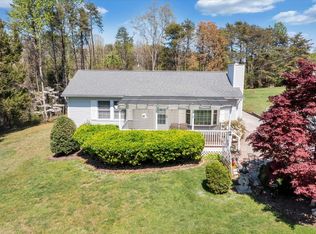 325 Club House Dr, Moneta, VA 24121