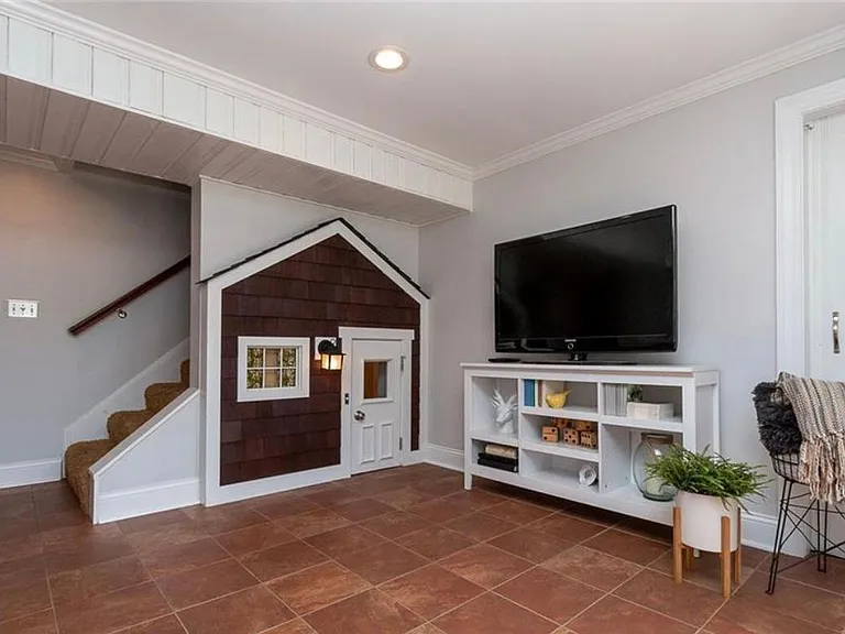 256 Castle Dr — Photo 34
