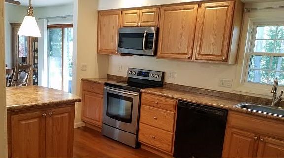 3rd image of 204 Warren St