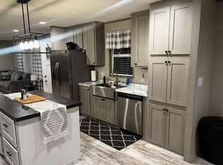 129 Captains Ct, Chapmanville, WV 25508