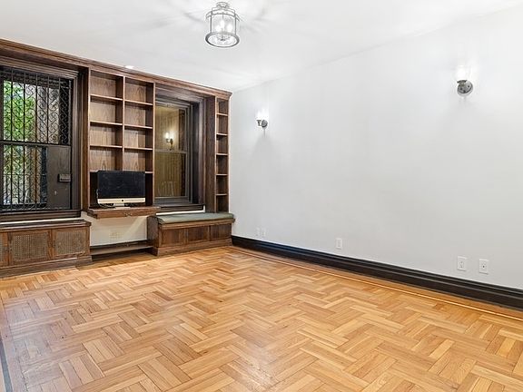 5th image of 345 Montgomery St APT 1R