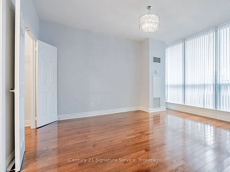 250 Wellington St W #Penthouse 36 — Photo 16
