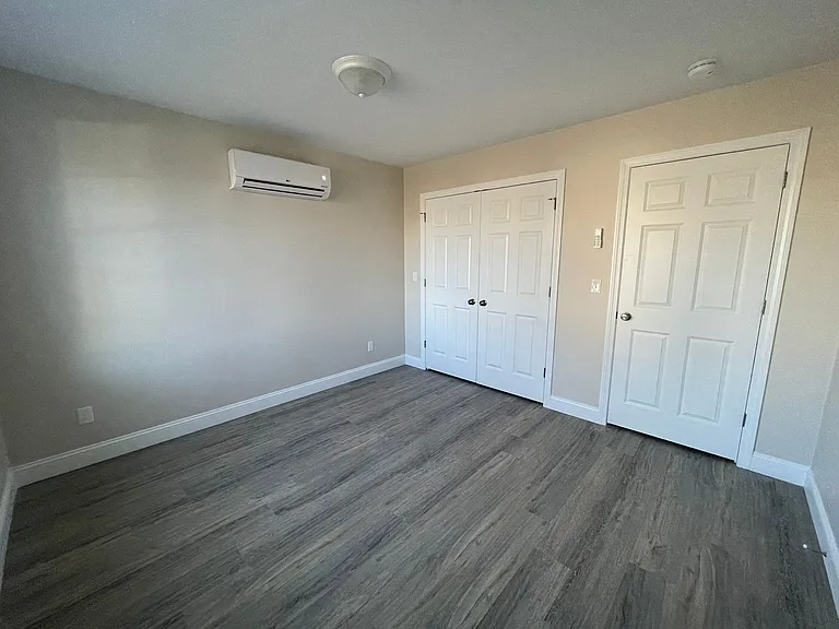 129 Kenoza Ave — Photo 12