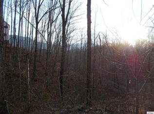 806 Red Fox Trl, Gatlinburg, TN 37738