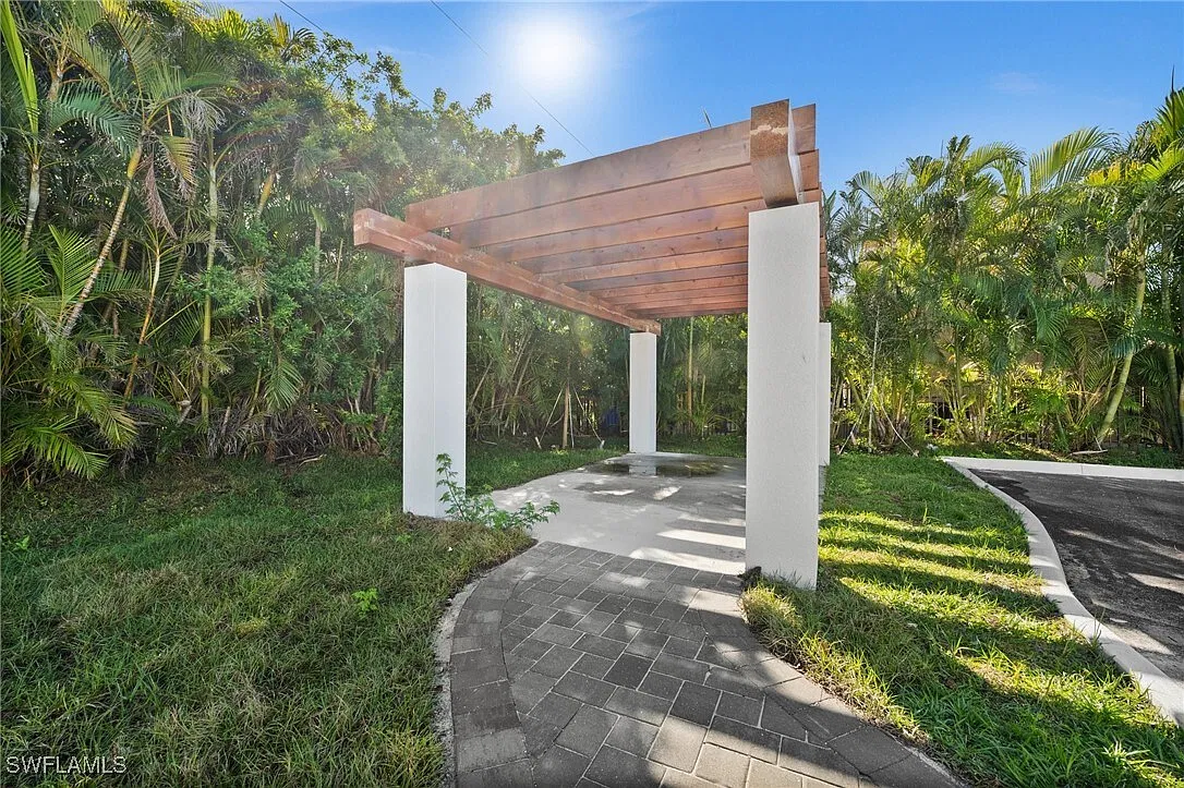 2 bed, 1050 sqft, $1,550 — Photo 3