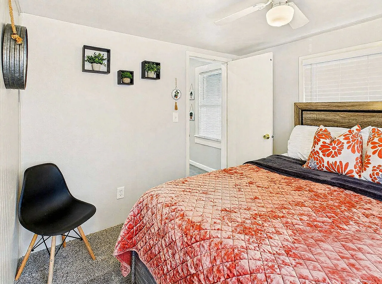 3 bed, 1.0 bath, 1259 sqft, $6,292 — Photo 4