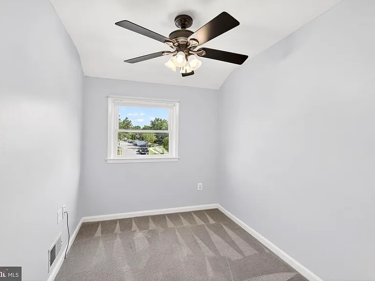 2225 Ellen Ave — Photo 13