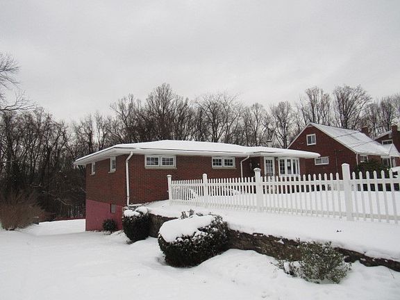 2nd image of 121 W Point Dr