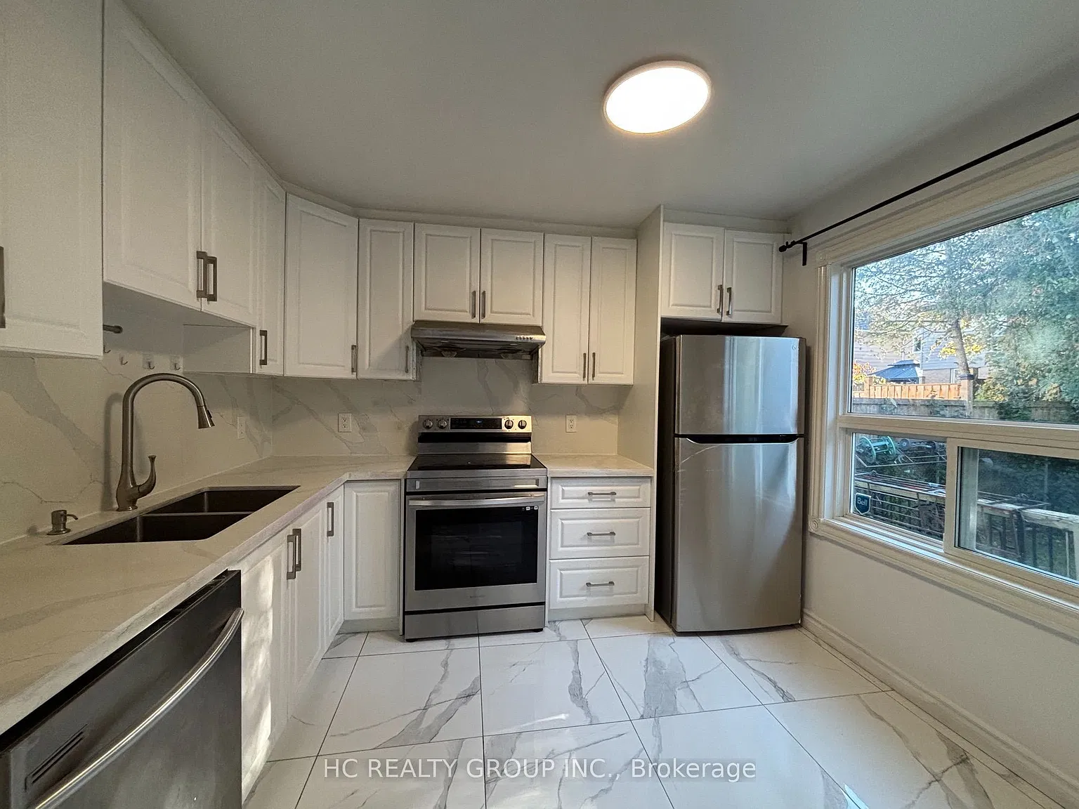 4 bed, $3,000 — Photo 2