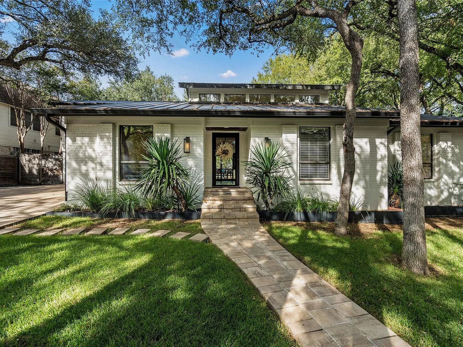 5 bed, 3.0 bath, 2900 sqft, $16,000 — Photo 4