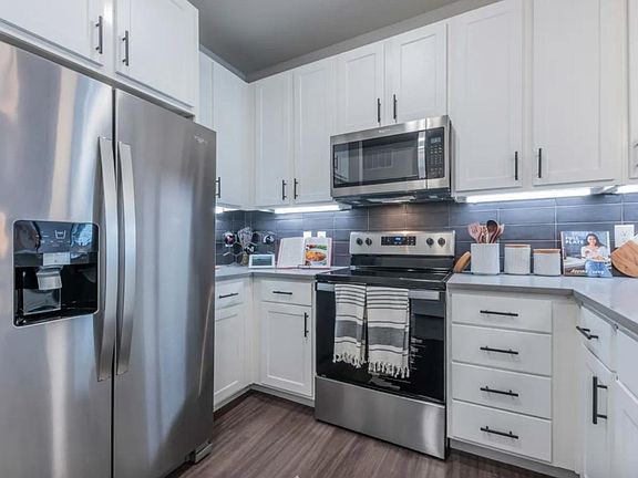 4th image of 5001 Gonzales St #208