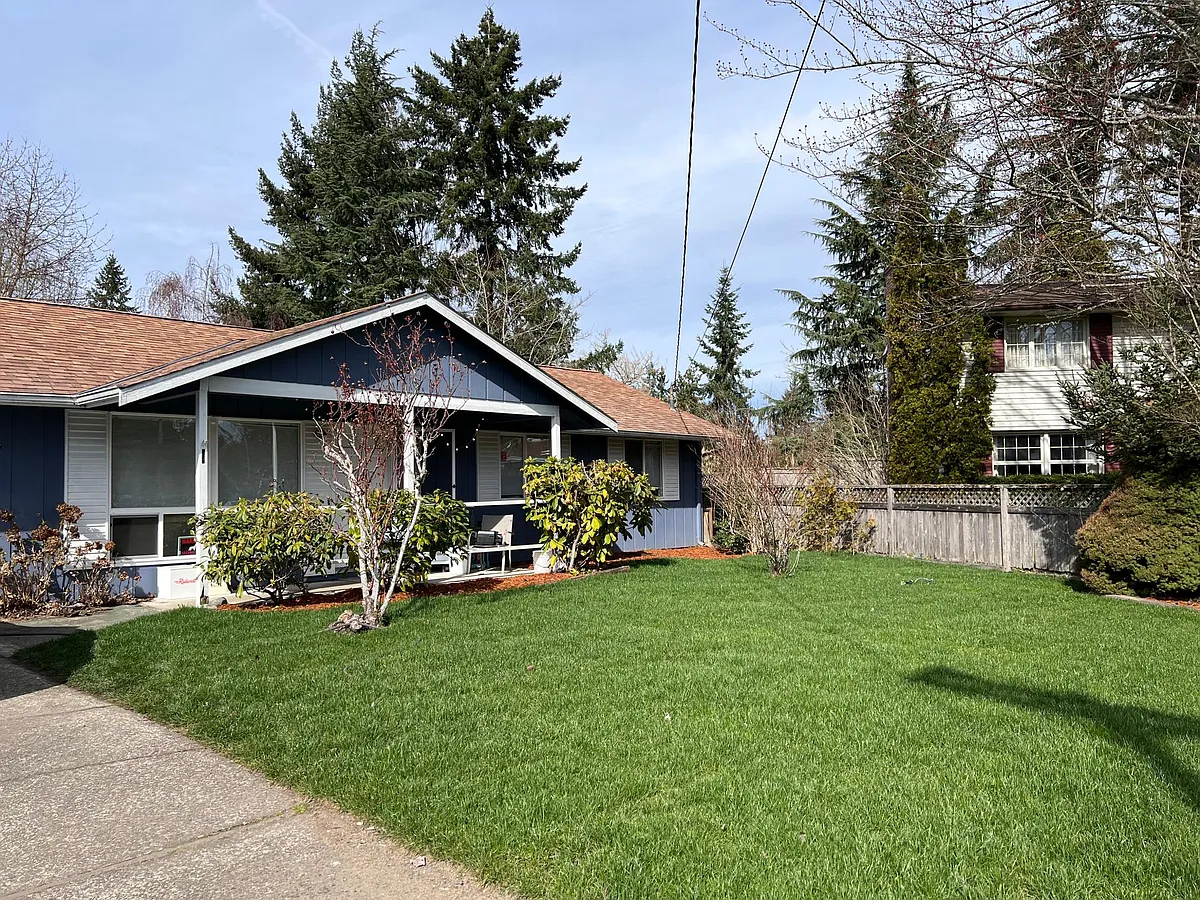The front - 127 159th Pl SE
