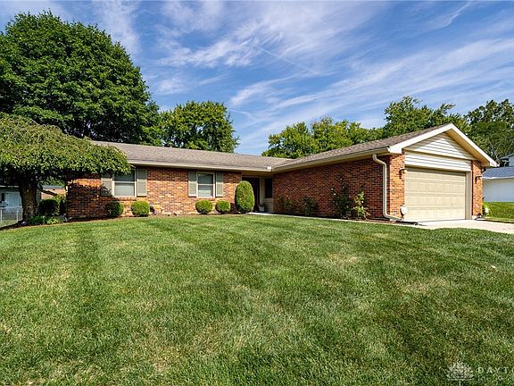 2nd image of 3932 Cozycroft Dr
