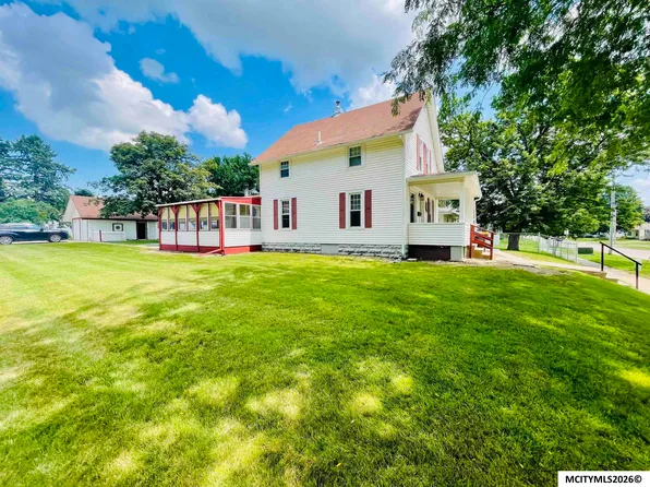 304 21st St SE, Mason City, IA 50401