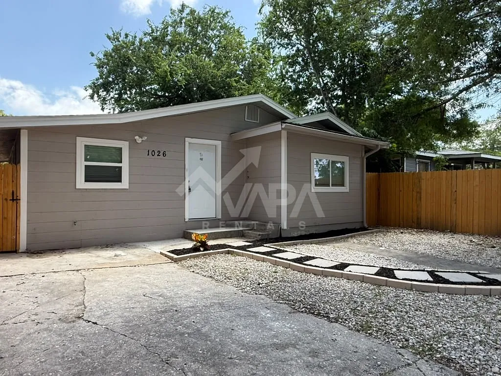 3 bed, 1435 sqft, $1,800 — Photo 2