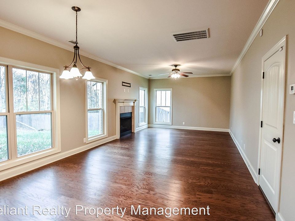 1st image of 895 Cherry Blossom Ln