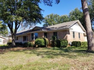 1621 Oakridge Dr, Pantego, TX 76013