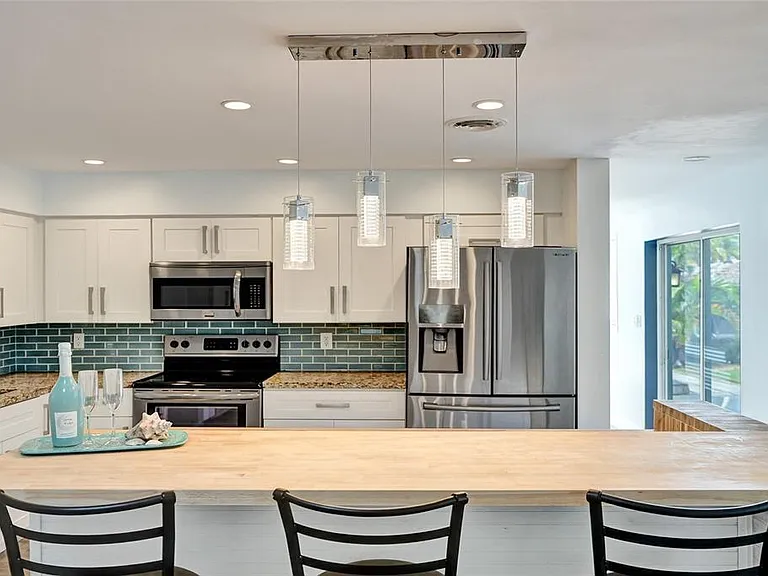 1710 SW 6th Ave — Photo 7