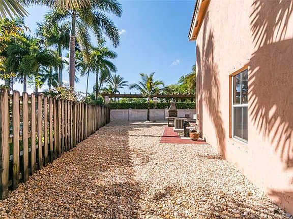 4th image of 13926 S Cypress Cove Cir
