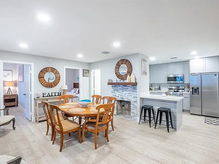 244 Lexington Dr — Photo 17