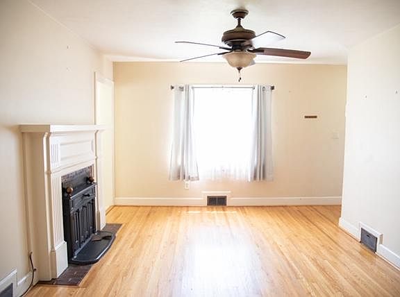 3rd image of 2438 Floraland Dr NW