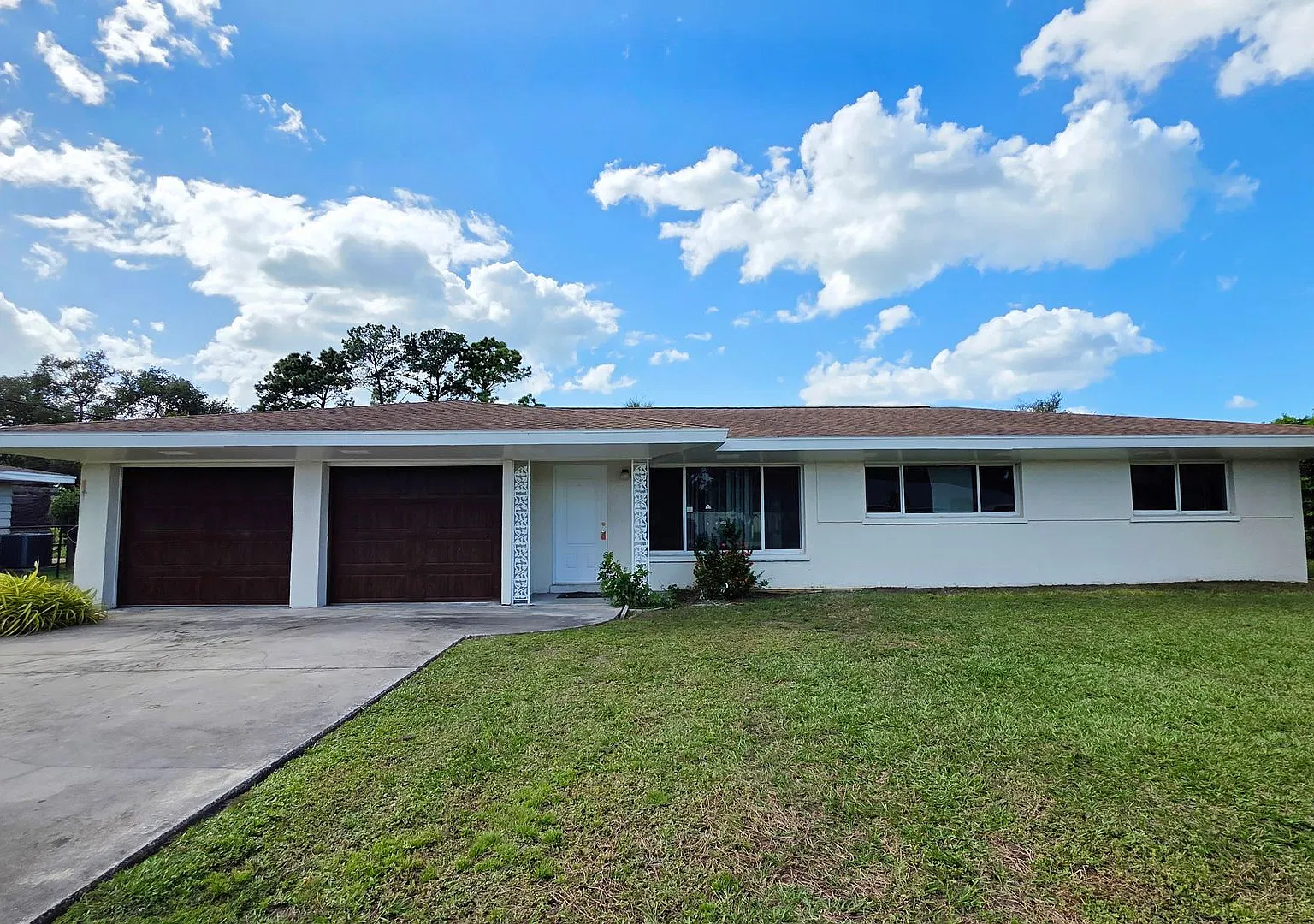 Light-Filled Vintage 3/2 with Golf Course Views on an Oversized Lot in Whitefield Estates — Photo 1