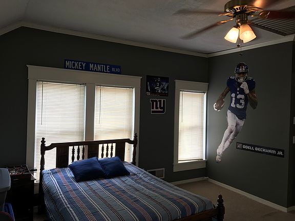 Large upstairs bedroom 