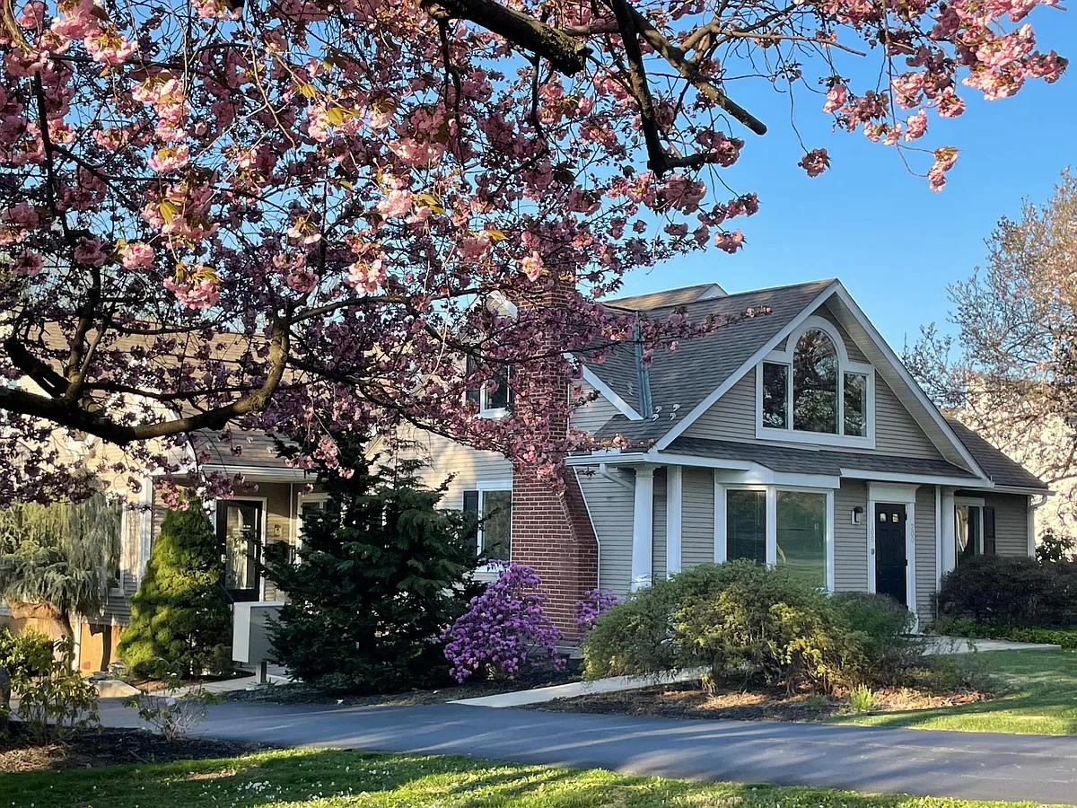 Building Exterior - 1221 W Chester Pike #100