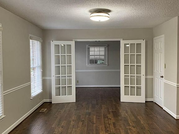 3rd image of 529 W Bywood Dr