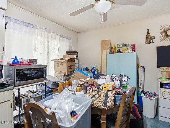 4th image of 5218 Potomac Dr