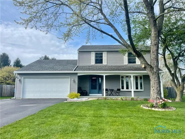 832 Continental Dr, Waterville, OH 43566