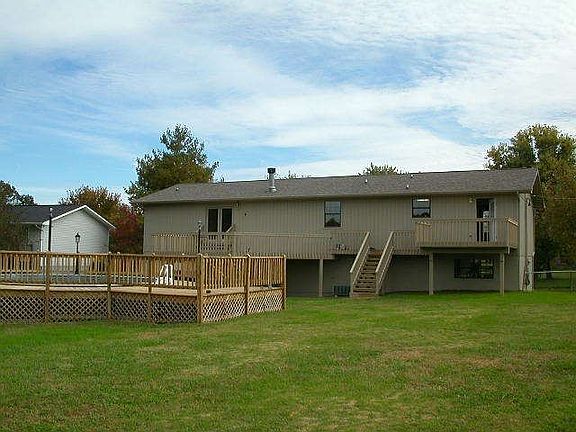 3rd image of 733 Winston Dr