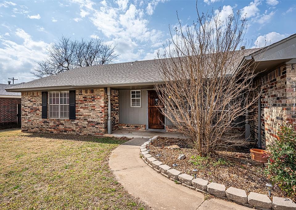 1st image of 2111 Bellaire Dr