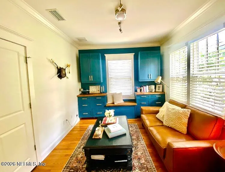 1592 Glendale St — Photo 8