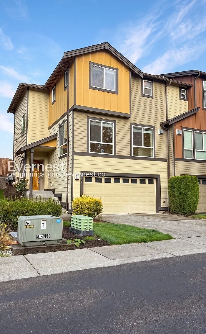3 bed, 2.5 bath, 1915 sqft, $3,450 — Photo 2