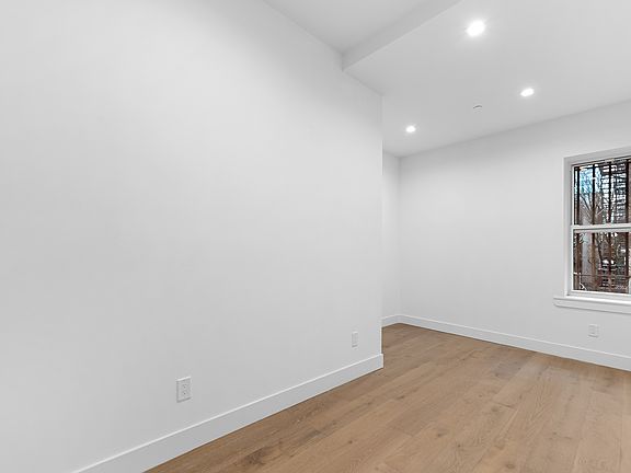 3rd image of 155 Rivington St #2