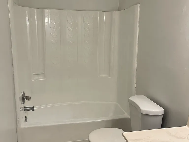 Guest bedroom Bathroom