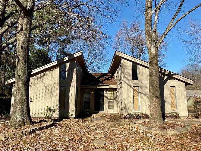 1st image of 6678 Bainbridge Dr