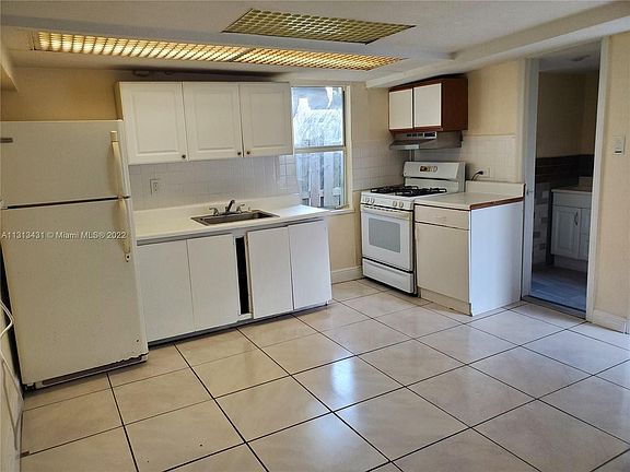 2nd image of 5900 Garden Ave #A