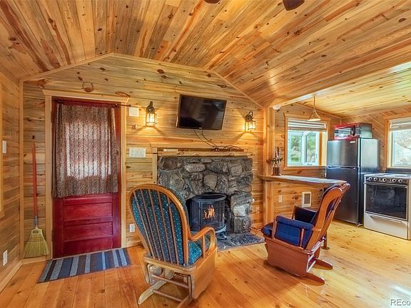 2nd image of 1450 Pine Lane